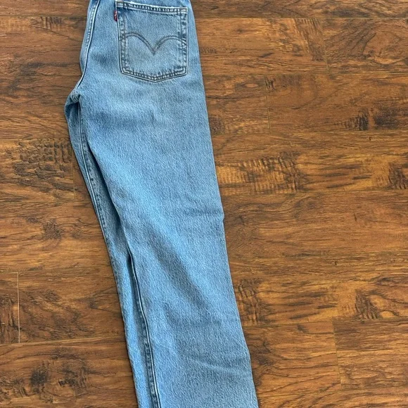 Levis wedgie straight size 26 like new distressed jeans - Picture 5 of 6